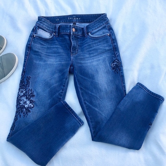 WHBM Floral Embroidered Crop Skinny Jeans Size 2 - Picture 2 of 11